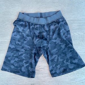 Lululemon Men’s Built to Move Compression Shorts 7” Size Medium Black Camo